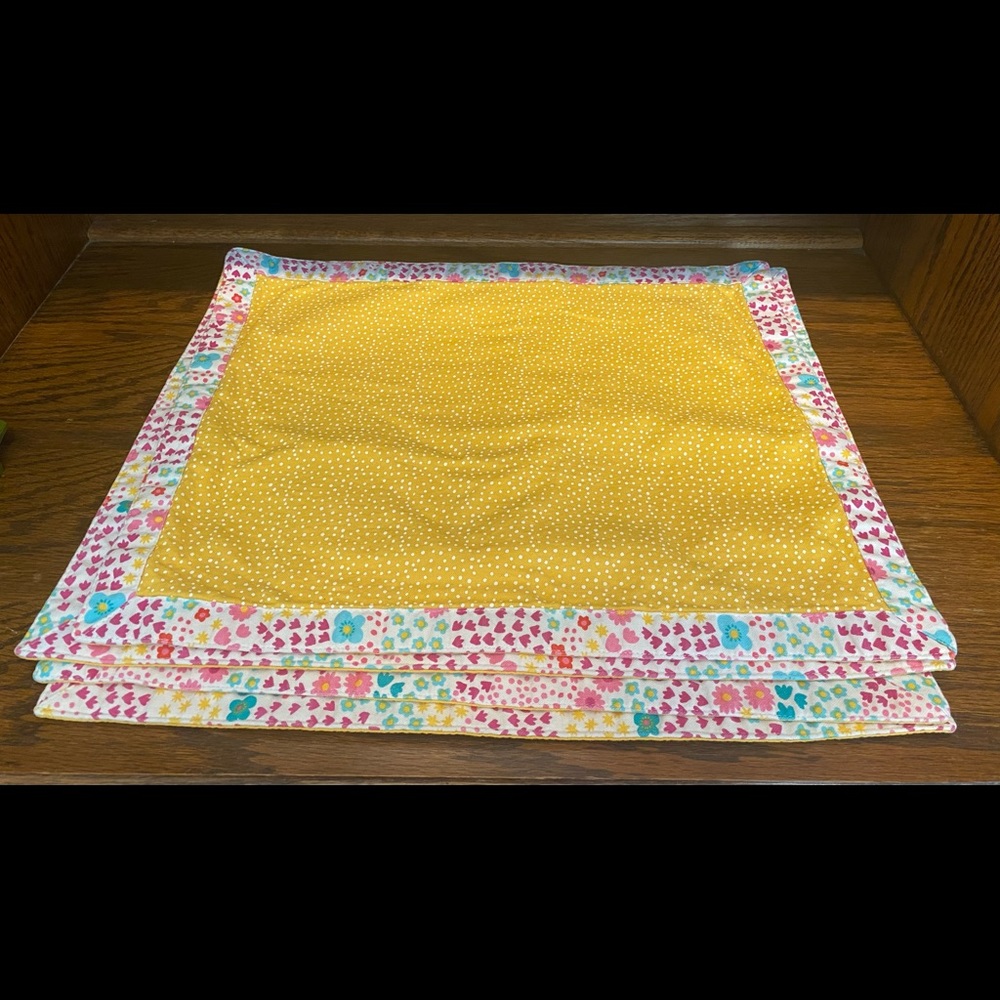 Set of 4 Yellow and Spring flower Placemats